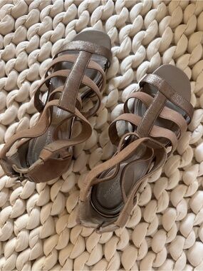 Rockport Women’s Taupe Strappy Sandals with Metallic Accent